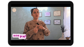 Une vidéo du programme SOS PN affichée sur une tablette